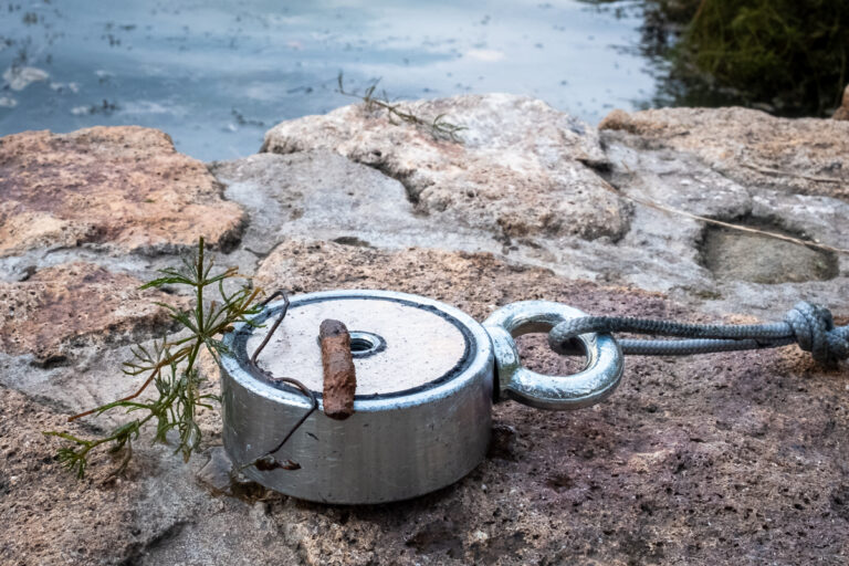 Magnet Fisherman