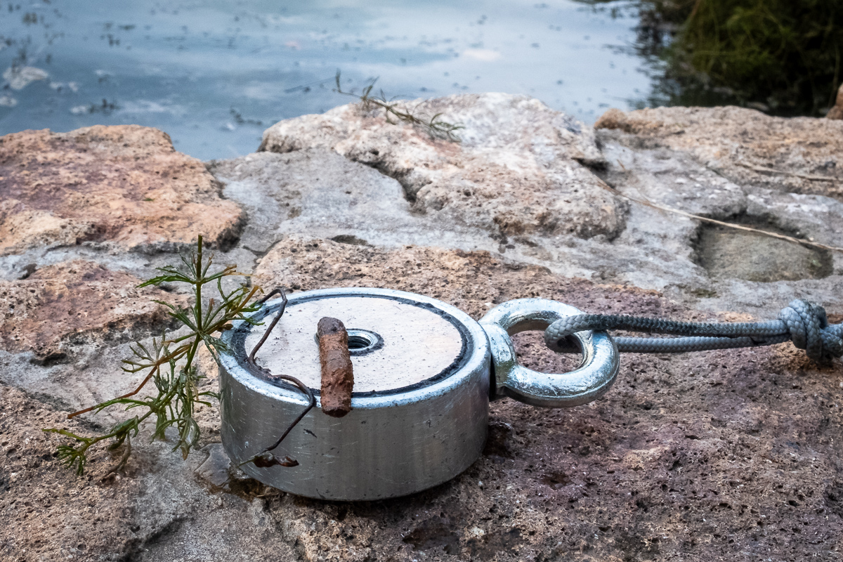 Magnet Fisherman